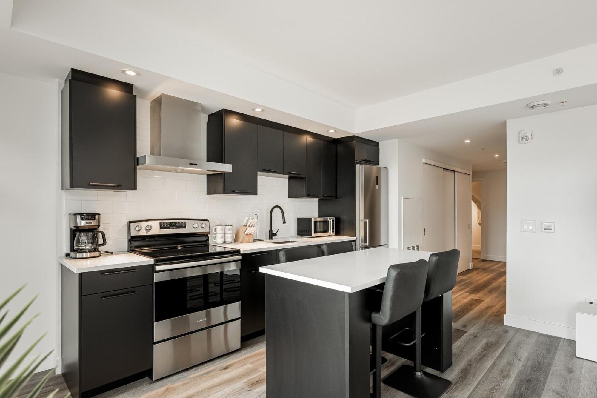 Westview Luxury Suites Ottawa Exterior photo