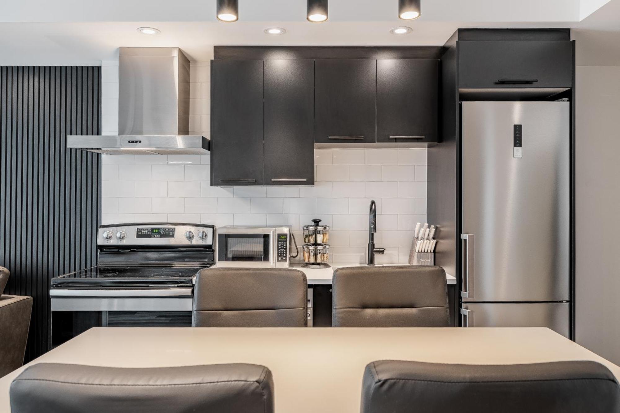 Westview Luxury Suites Ottawa Exterior photo