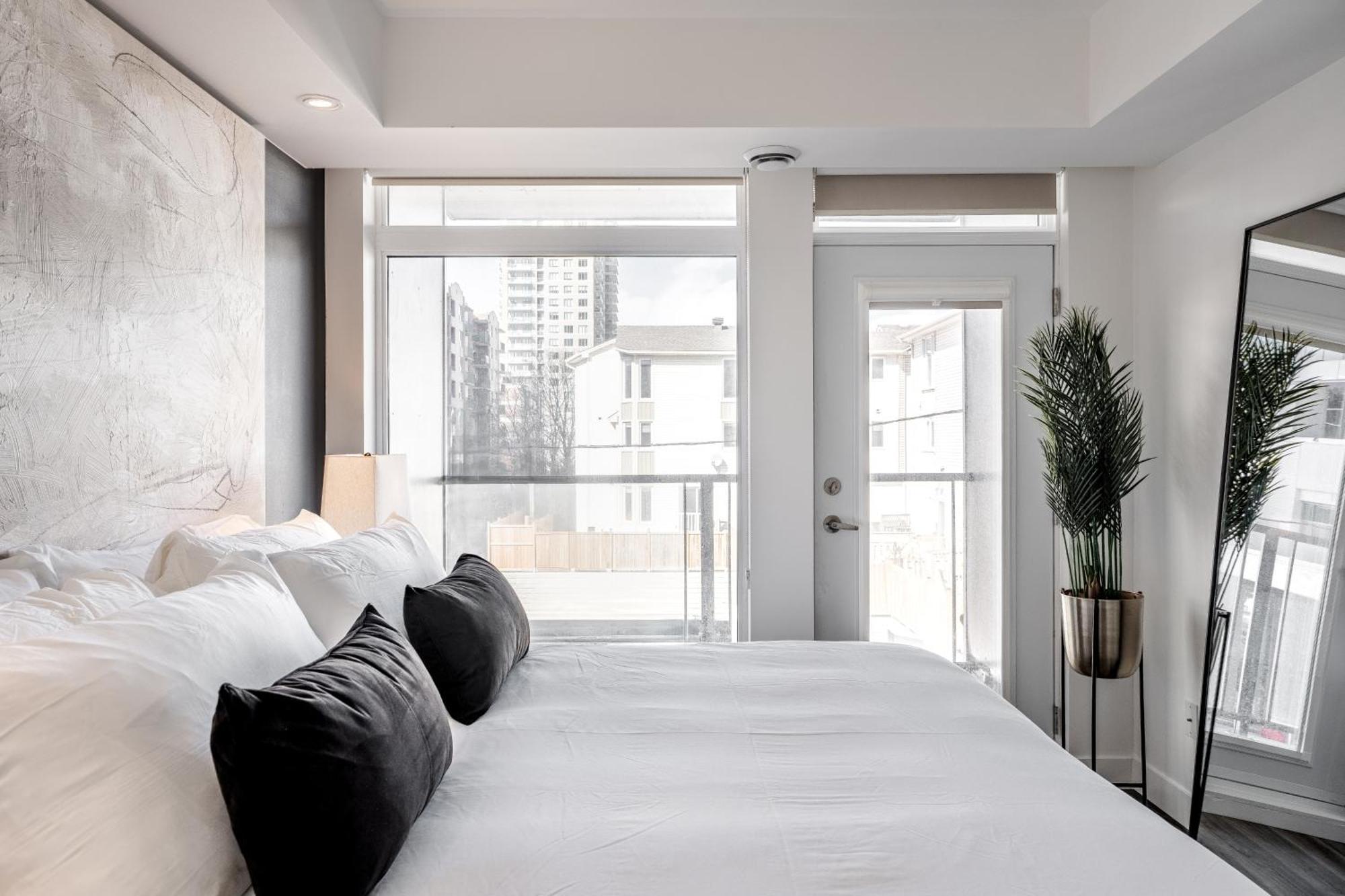 Westview Luxury Suites Ottawa Exterior photo