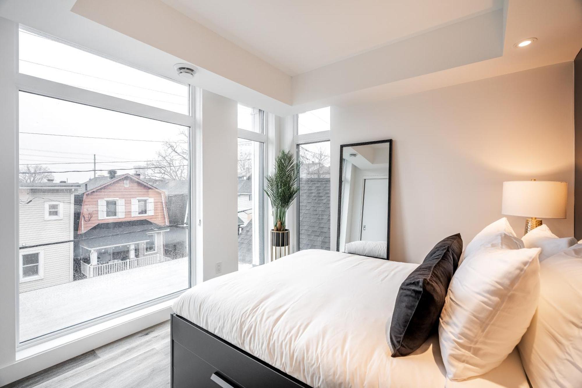 Westview Luxury Suites Ottawa Exterior photo